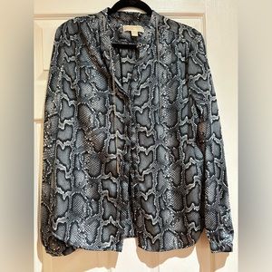 Women’s Michael Kors XL leopard top in black and grey.